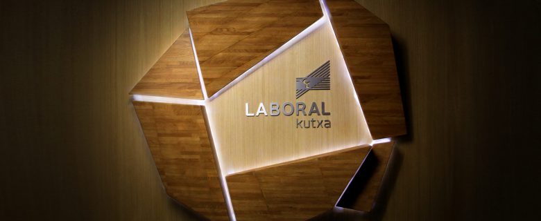 Laboral Kutxa – Rótulo