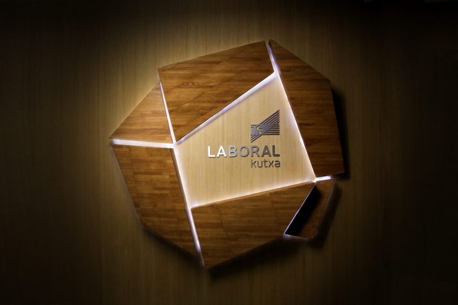 Laboral Kutxa – Rótulo
